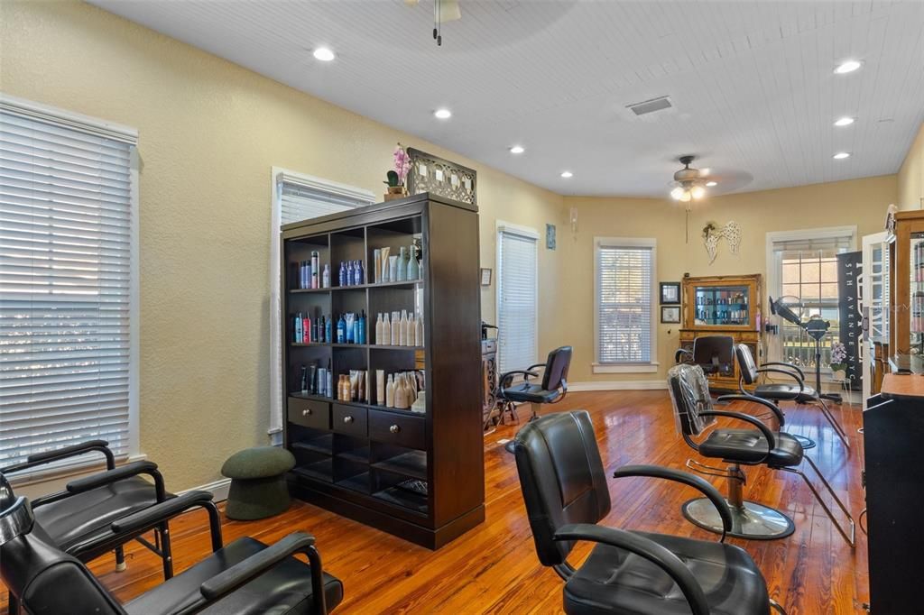 Под контрактом: $394,900 (0 спален, 0 ванн, 1600 Квадратных фут)