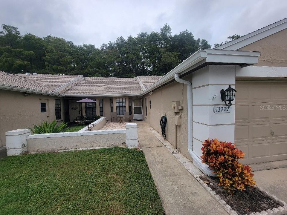 For Sale: $199,500 (2 beds, 2 baths, 907 Square Feet)