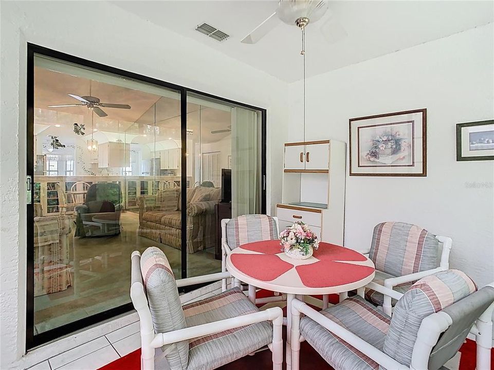 For Sale: $199,500 (2 beds, 2 baths, 907 Square Feet)