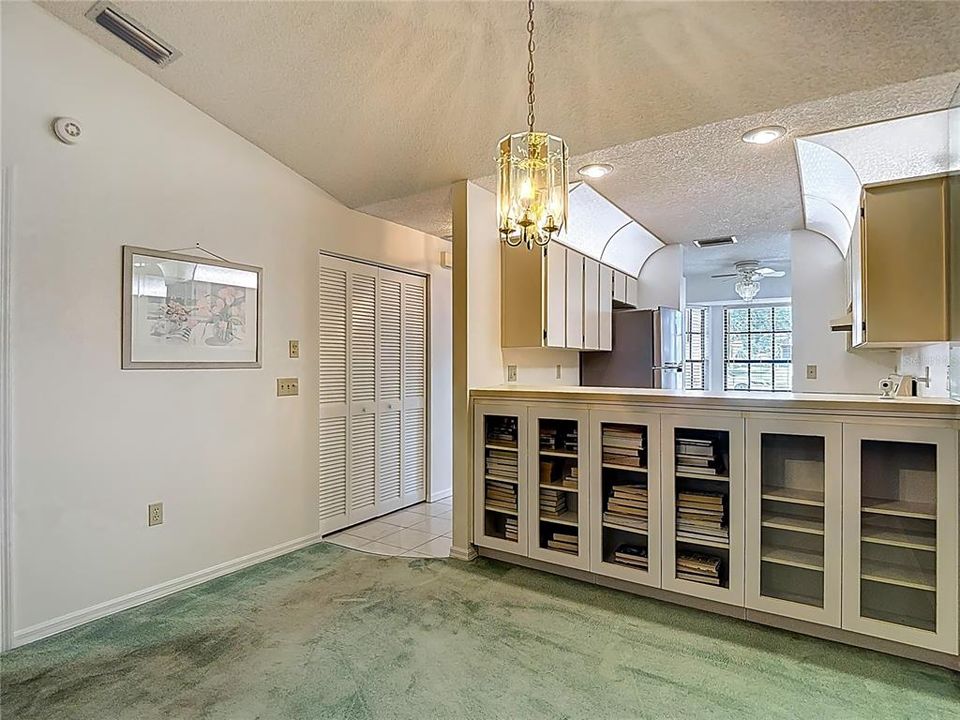 For Sale: $199,500 (2 beds, 2 baths, 907 Square Feet)