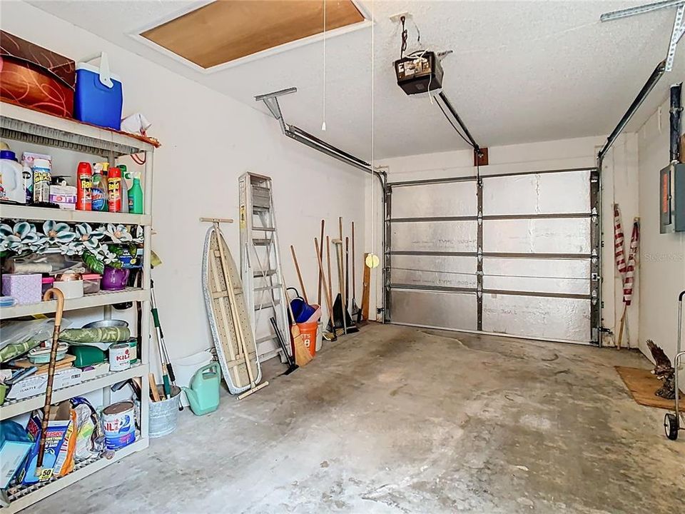 For Sale: $199,500 (2 beds, 2 baths, 907 Square Feet)