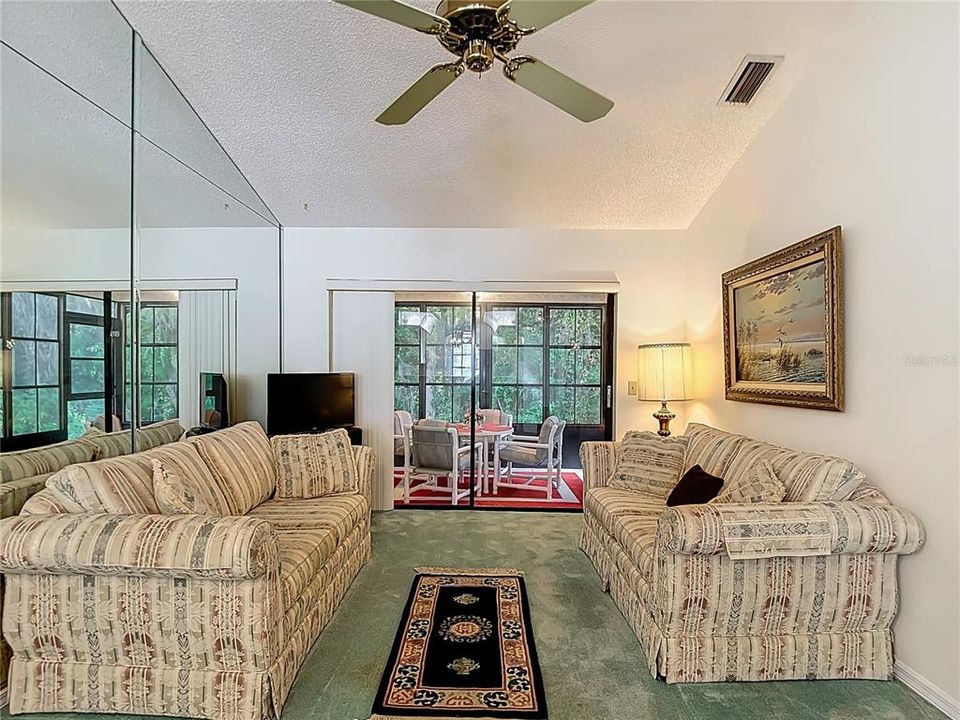 For Sale: $199,500 (2 beds, 2 baths, 907 Square Feet)