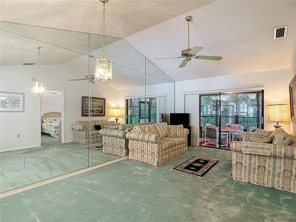 For Sale: $199,500 (2 beds, 2 baths, 907 Square Feet)