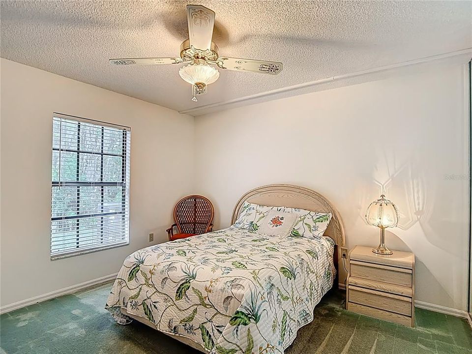 For Sale: $199,500 (2 beds, 2 baths, 907 Square Feet)