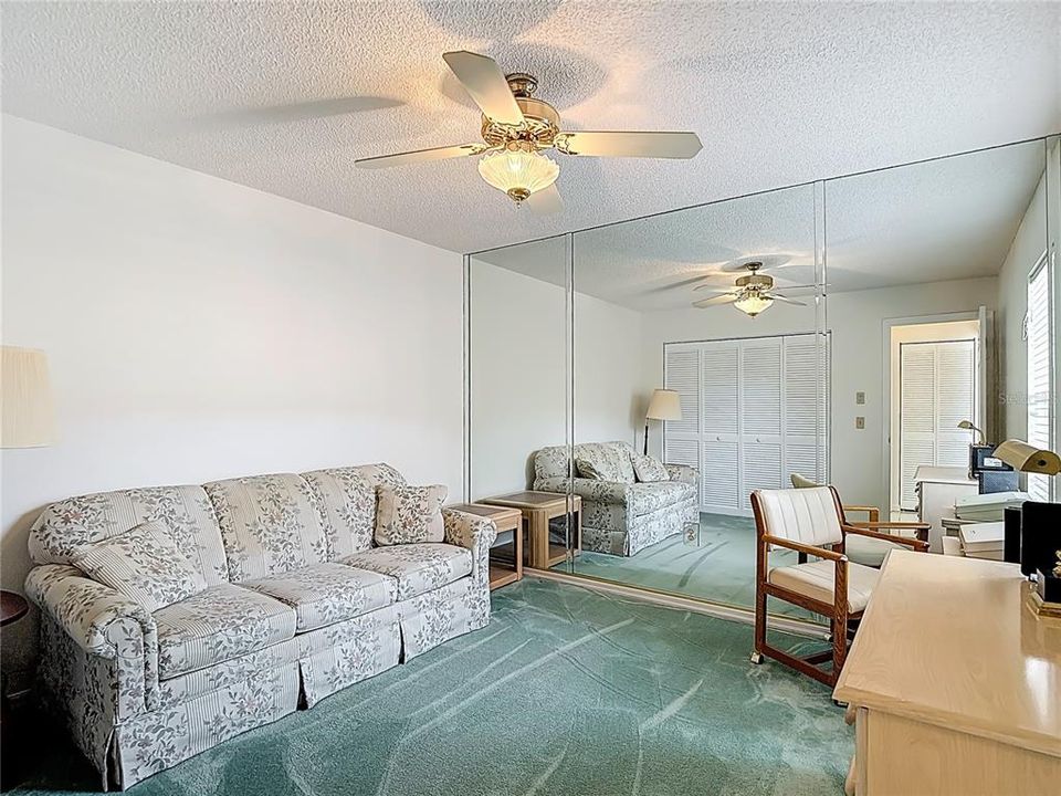 For Sale: $199,500 (2 beds, 2 baths, 907 Square Feet)