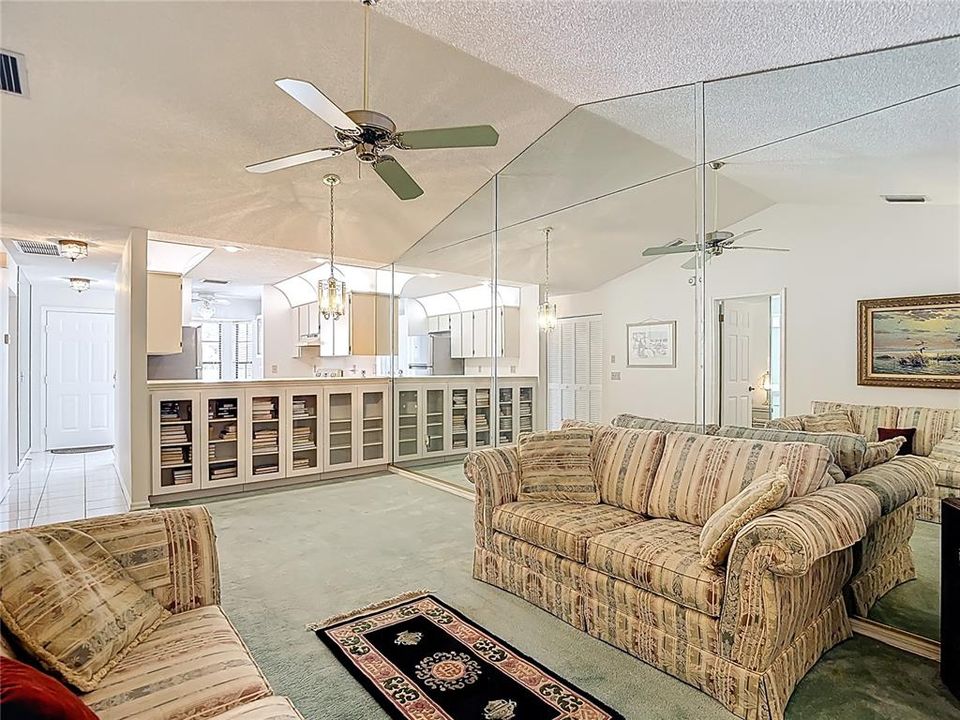 For Sale: $199,500 (2 beds, 2 baths, 907 Square Feet)