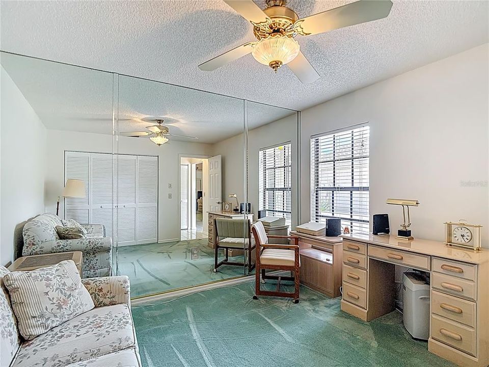 For Sale: $199,500 (2 beds, 2 baths, 907 Square Feet)