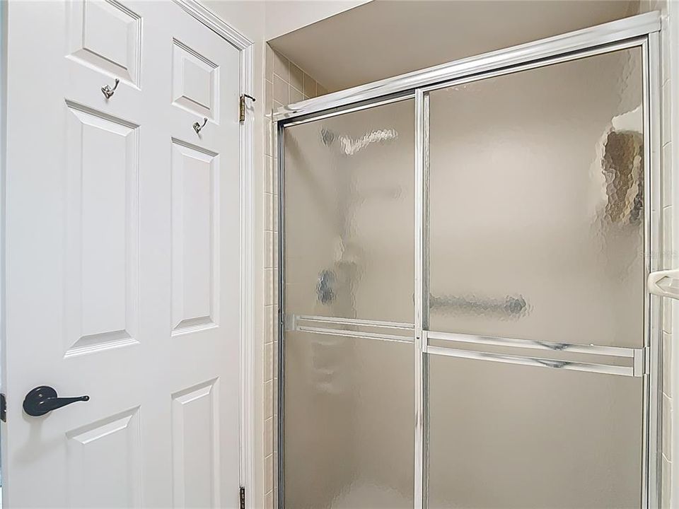 For Sale: $199,500 (2 beds, 2 baths, 907 Square Feet)