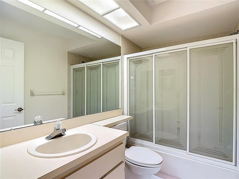 For Sale: $199,500 (2 beds, 2 baths, 907 Square Feet)