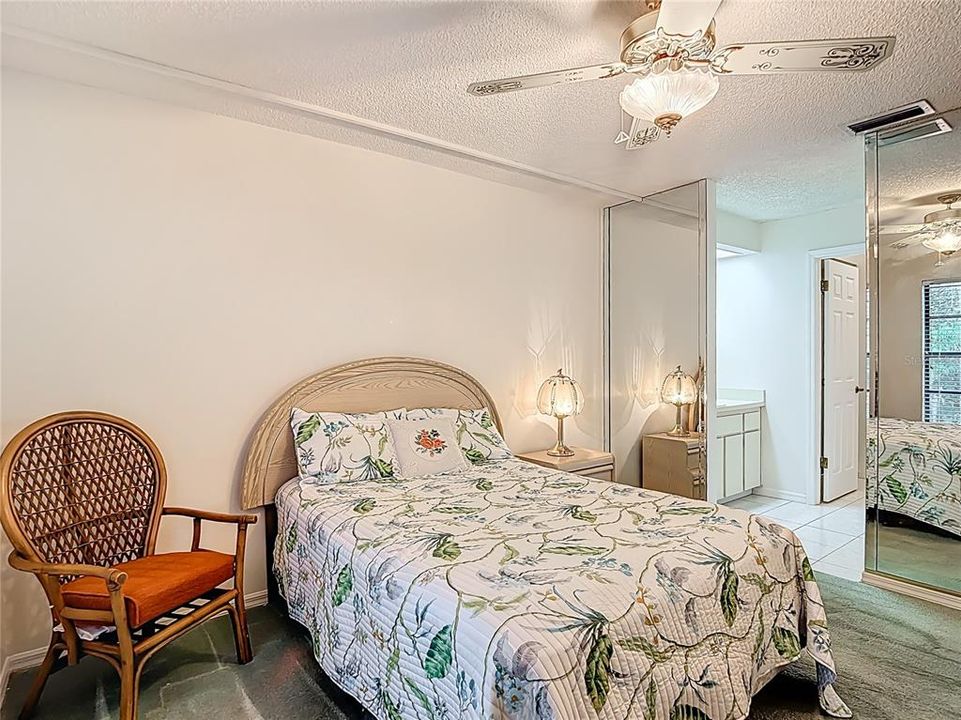 For Sale: $199,500 (2 beds, 2 baths, 907 Square Feet)