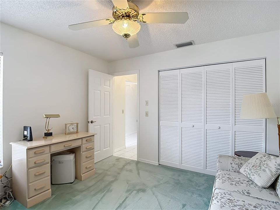 For Sale: $199,500 (2 beds, 2 baths, 907 Square Feet)