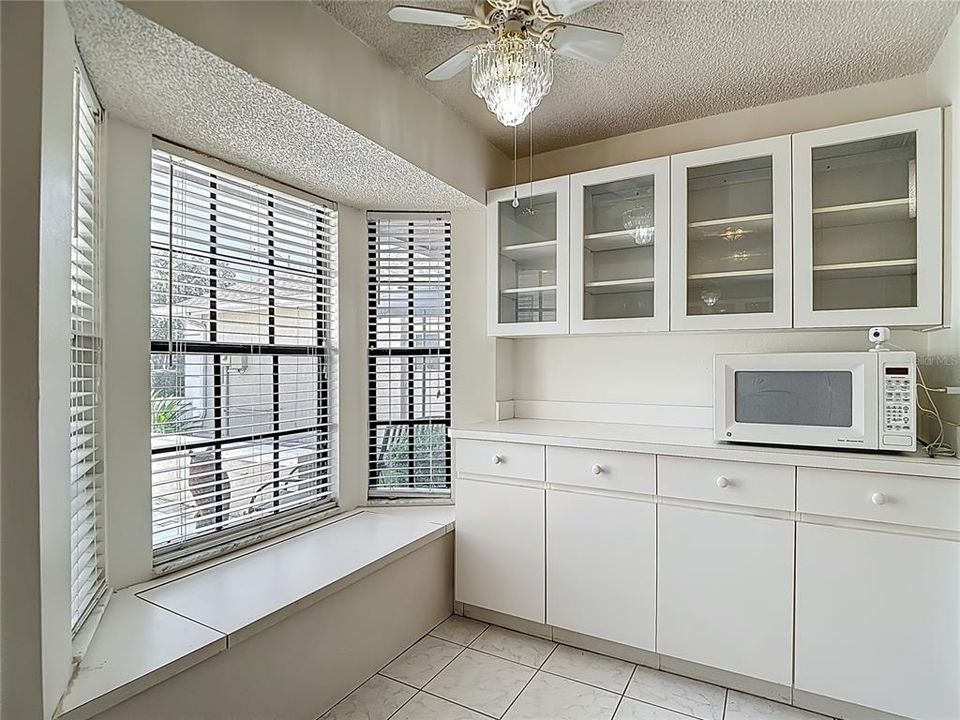 For Sale: $199,500 (2 beds, 2 baths, 907 Square Feet)