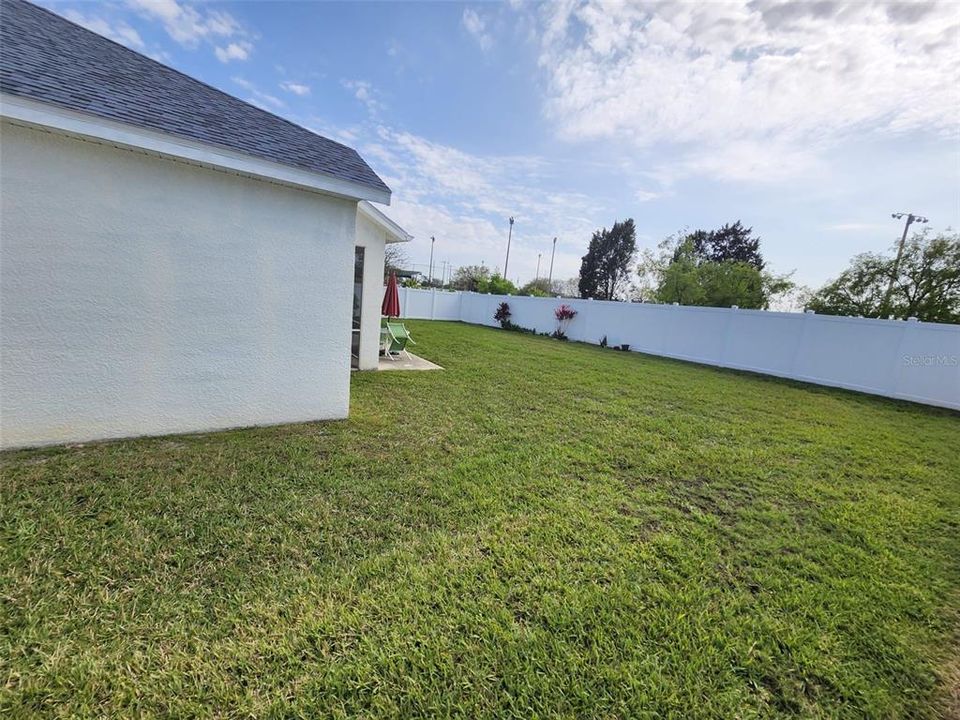 合同活跃: $420,000 (3 贝兹, 2 浴室, 2042 平方英尺)