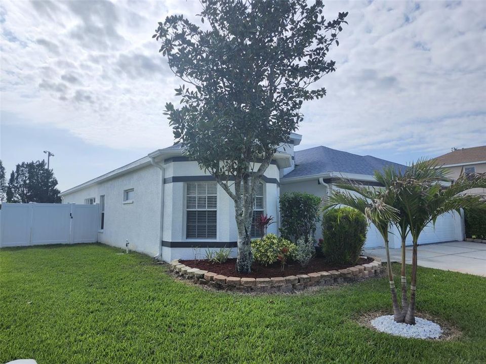 合同活跃: $420,000 (3 贝兹, 2 浴室, 2042 平方英尺)