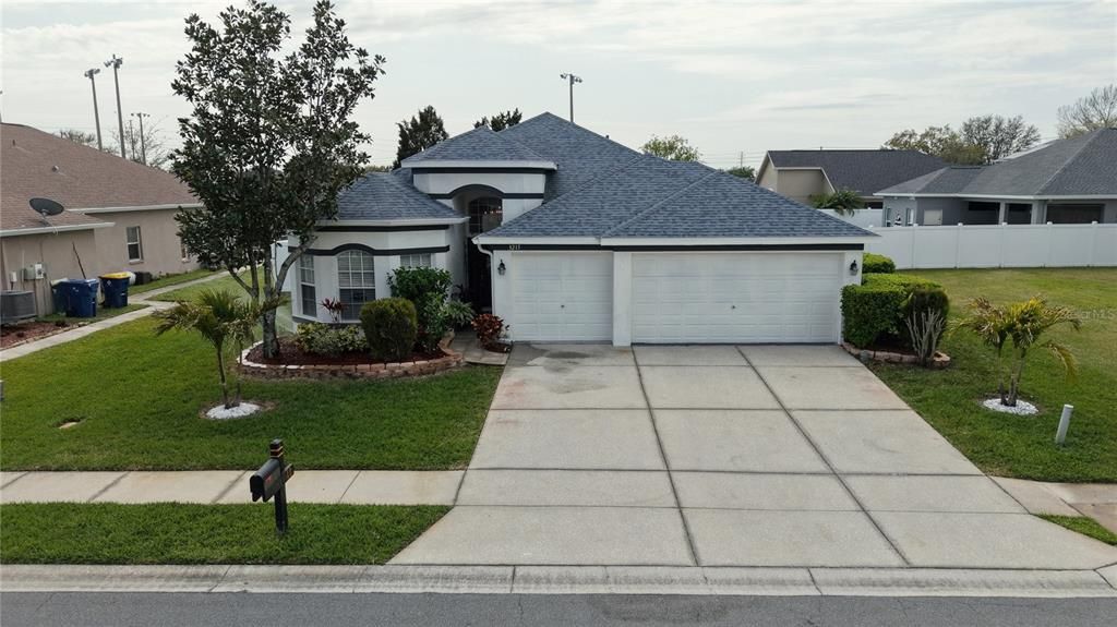 合同活跃: $420,000 (3 贝兹, 2 浴室, 2042 平方英尺)