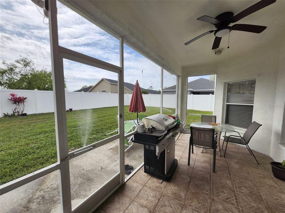 合同活跃: $420,000 (3 贝兹, 2 浴室, 2042 平方英尺)