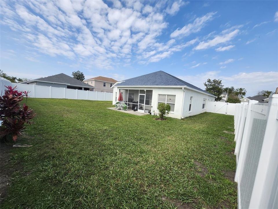 合同活跃: $420,000 (3 贝兹, 2 浴室, 2042 平方英尺)