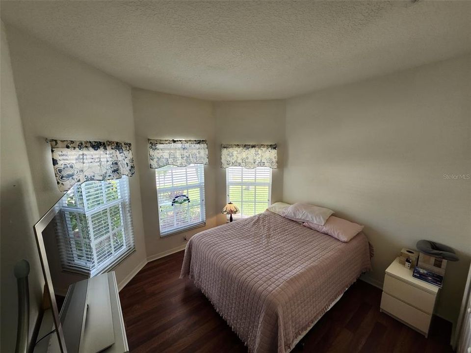 合同活跃: $420,000 (3 贝兹, 2 浴室, 2042 平方英尺)