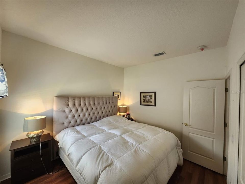 合同活跃: $420,000 (3 贝兹, 2 浴室, 2042 平方英尺)