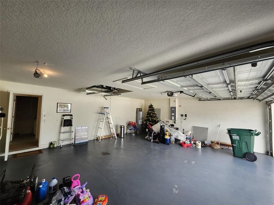 合同活跃: $420,000 (3 贝兹, 2 浴室, 2042 平方英尺)