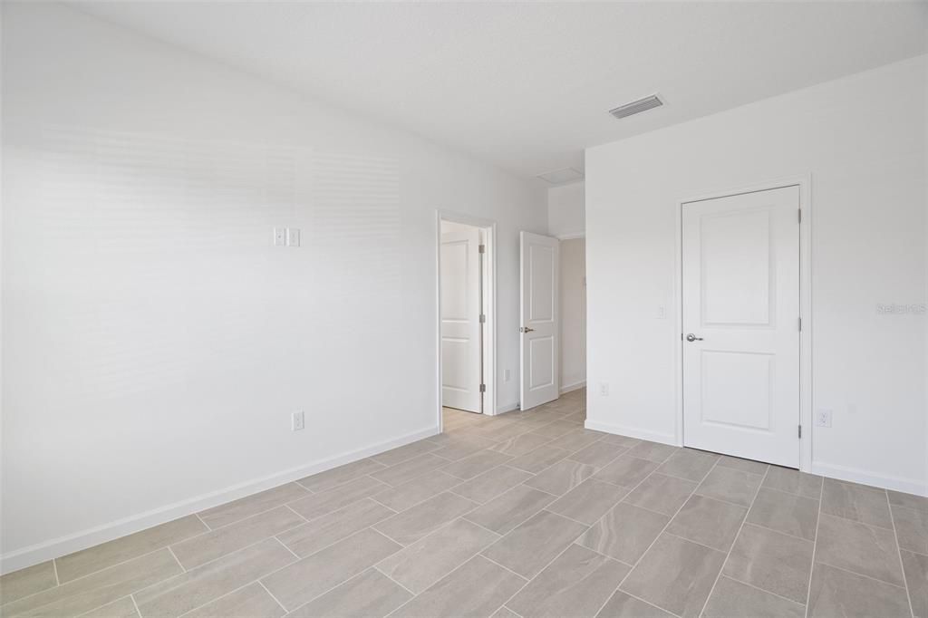 For Sale: $850,000 (5 beds, 5 baths, 1918 Square Feet)