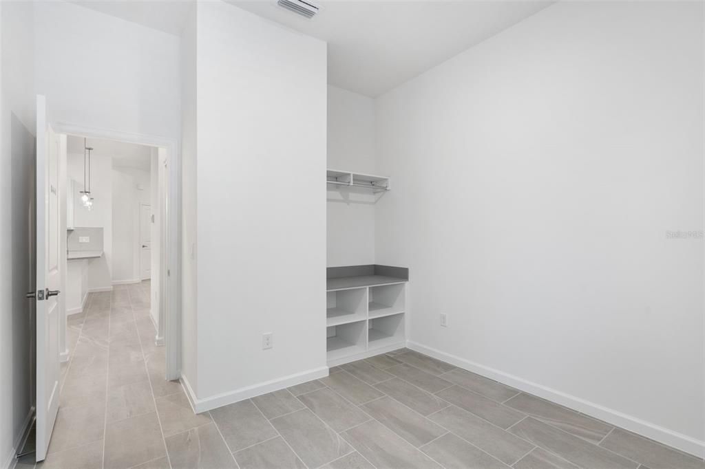 For Sale: $850,000 (5 beds, 5 baths, 1918 Square Feet)