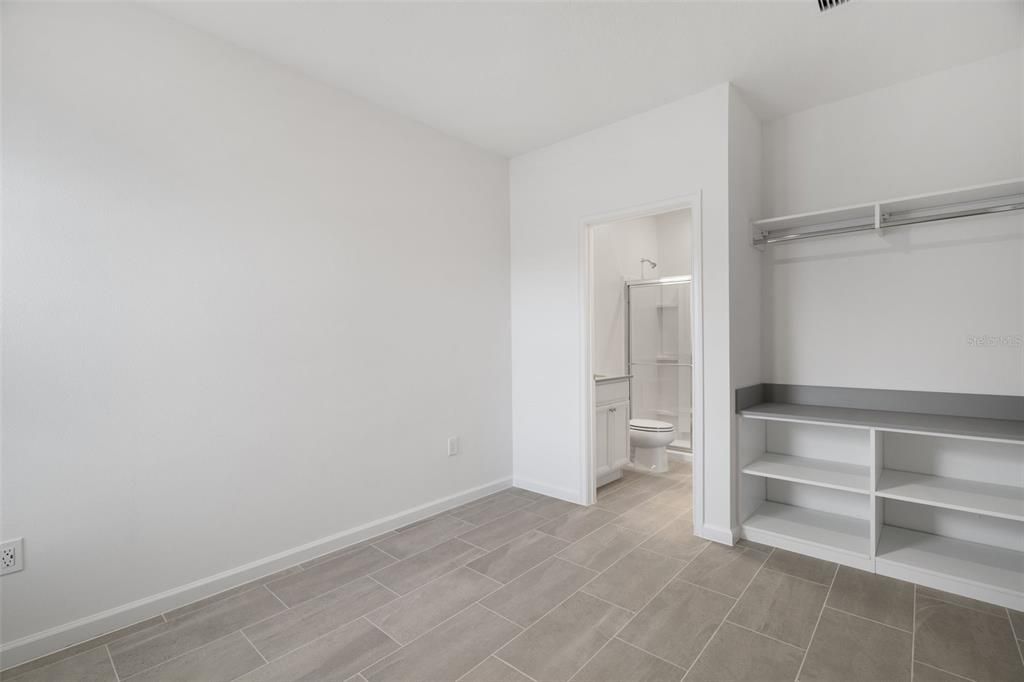 For Sale: $850,000 (5 beds, 5 baths, 1918 Square Feet)