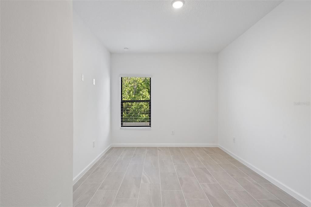 For Sale: $850,000 (5 beds, 5 baths, 1918 Square Feet)