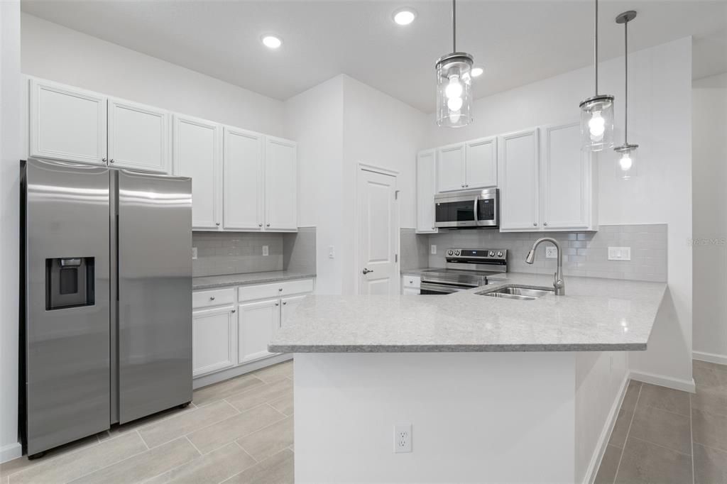 For Sale: $850,000 (5 beds, 5 baths, 1918 Square Feet)