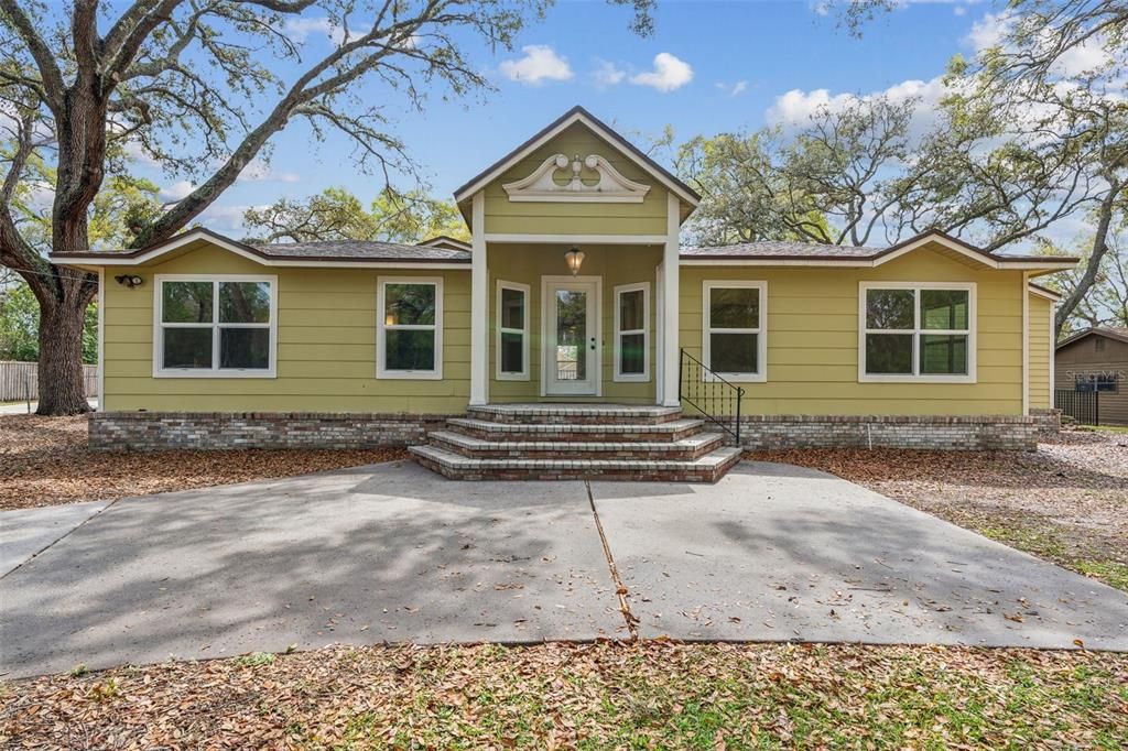 Active With Contract: $435,000 (3 beds, 2 baths, 2261 Square Feet)