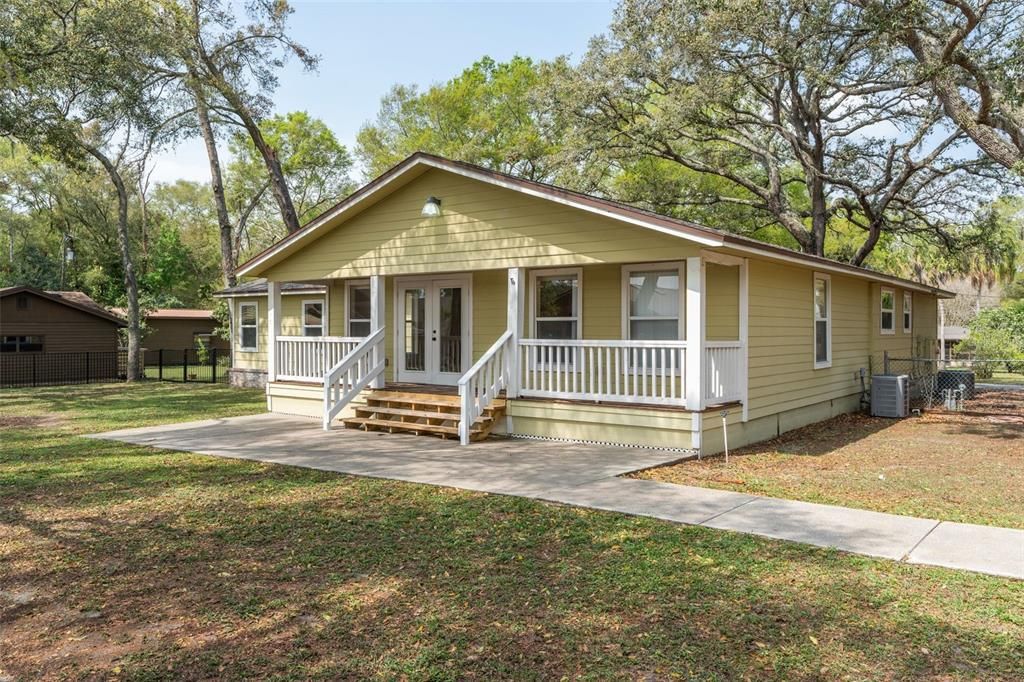Active With Contract: $435,000 (3 beds, 2 baths, 2261 Square Feet)
