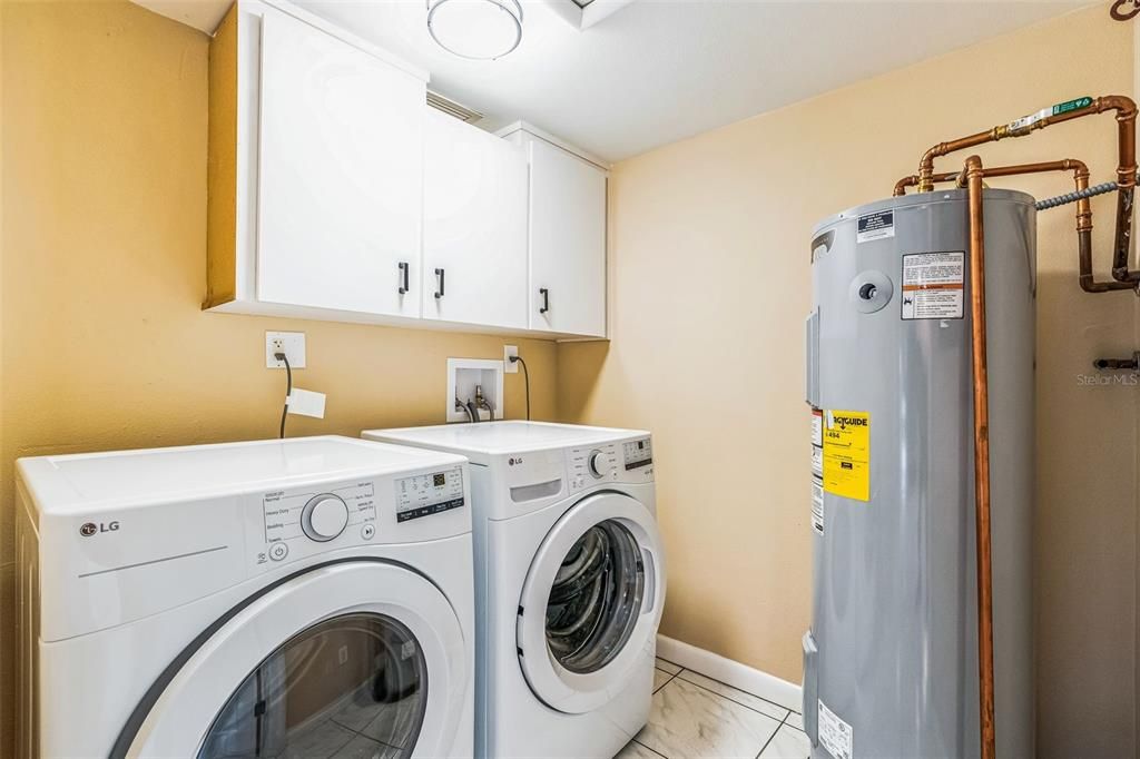 Active With Contract: $435,000 (3 beds, 2 baths, 2261 Square Feet)