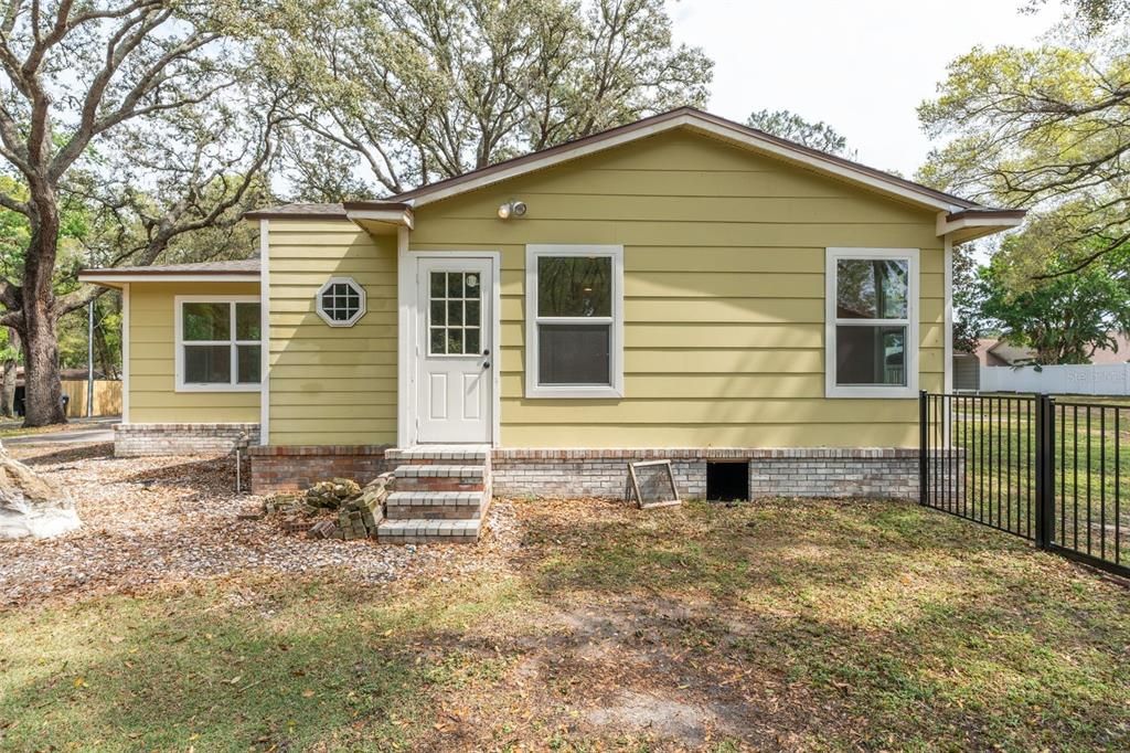 Active With Contract: $435,000 (3 beds, 2 baths, 2261 Square Feet)