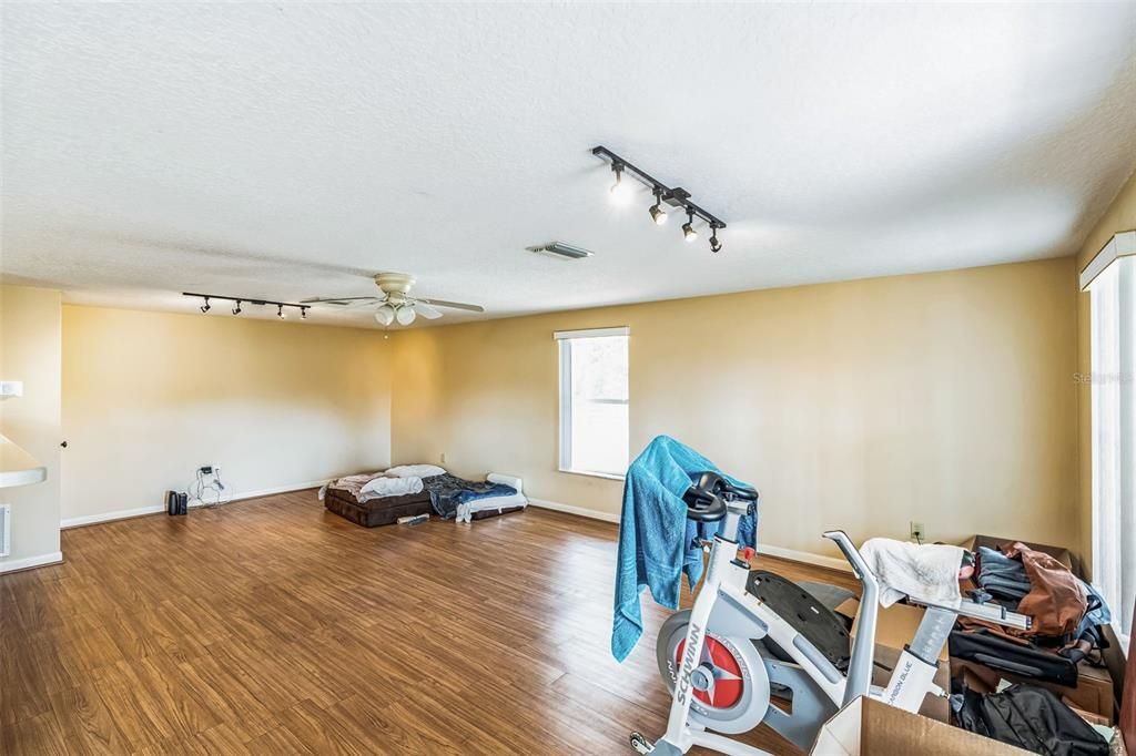 Active With Contract: $435,000 (3 beds, 2 baths, 2261 Square Feet)