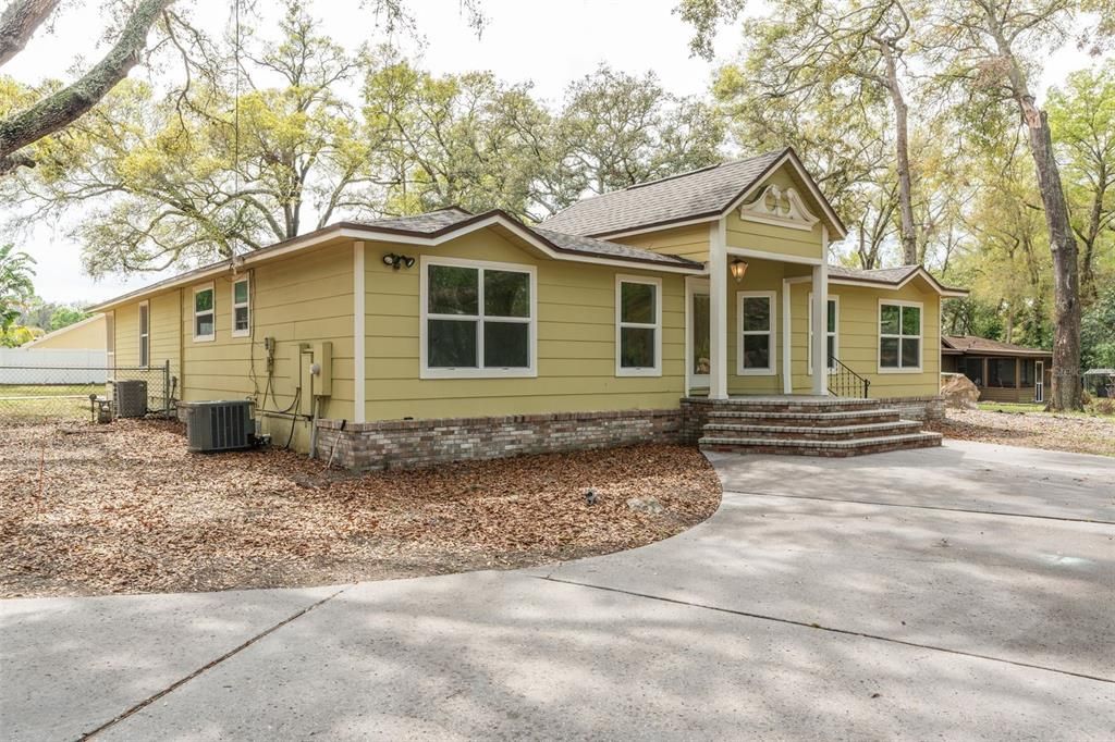 Active With Contract: $435,000 (3 beds, 2 baths, 2261 Square Feet)