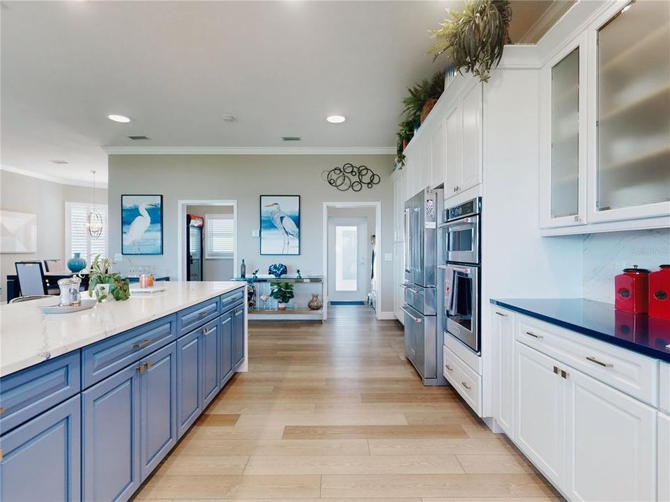 For Sale: $2,599,000 (3 beds, 2 baths, 2654 Square Feet)