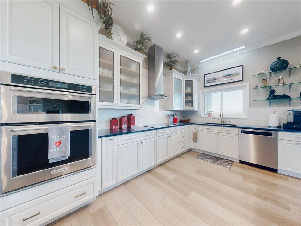 For Sale: $2,599,000 (3 beds, 2 baths, 2654 Square Feet)