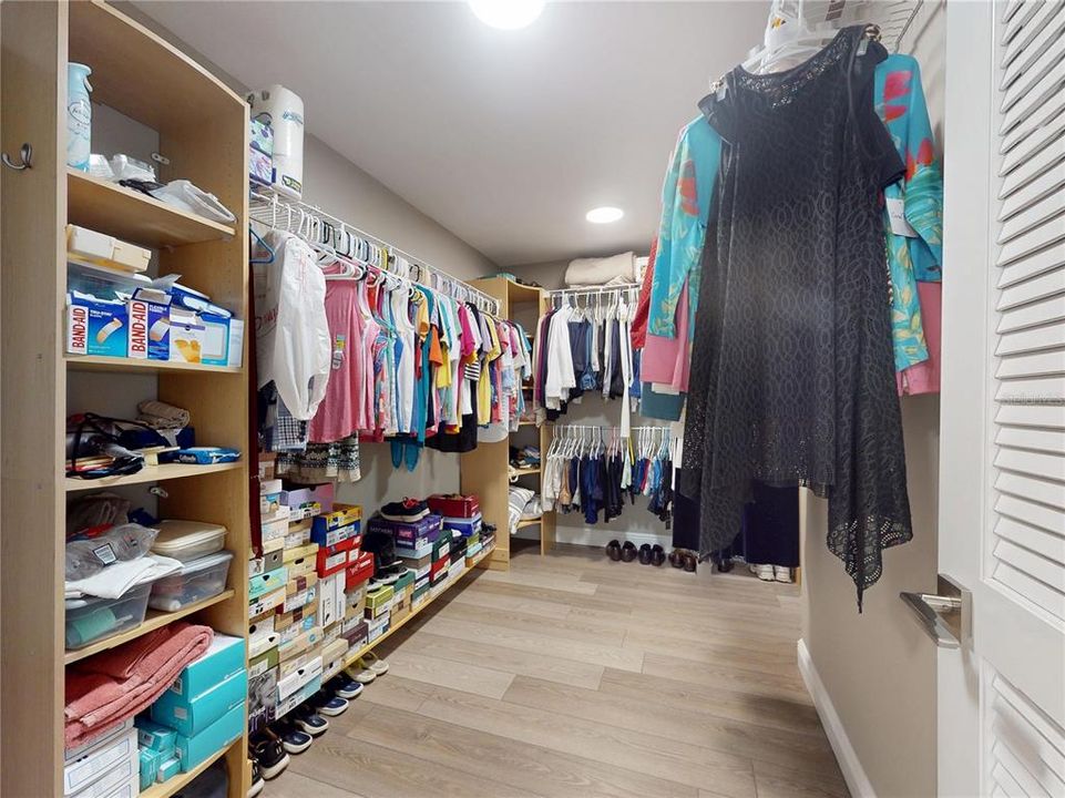 For Sale: $2,599,000 (3 beds, 2 baths, 2654 Square Feet)