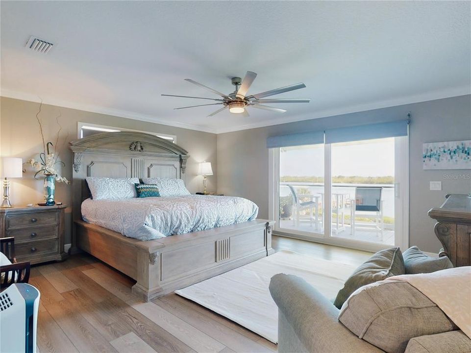 For Sale: $2,599,000 (3 beds, 2 baths, 2654 Square Feet)