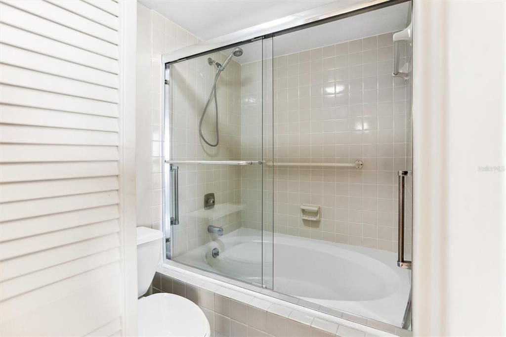 出租: $3,200 (2 贝兹, 2 浴室, 1476 平方英尺)