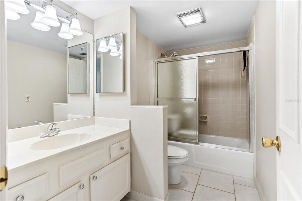 出租: $3,200 (2 贝兹, 2 浴室, 1476 平方英尺)