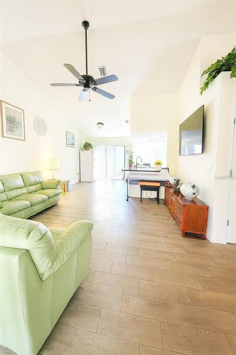 待售: $229,000 (2 贝兹, 2 浴室, 1225 平方英尺)