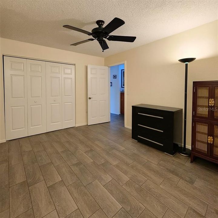 待售: $229,000 (2 贝兹, 2 浴室, 1225 平方英尺)