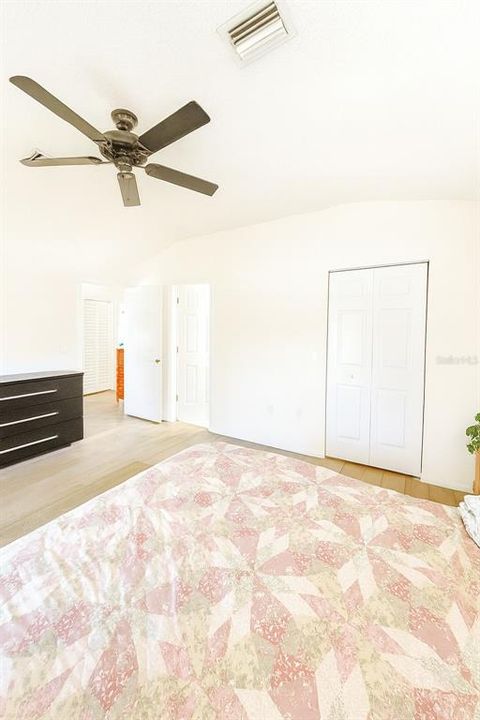 待售: $229,000 (2 贝兹, 2 浴室, 1225 平方英尺)