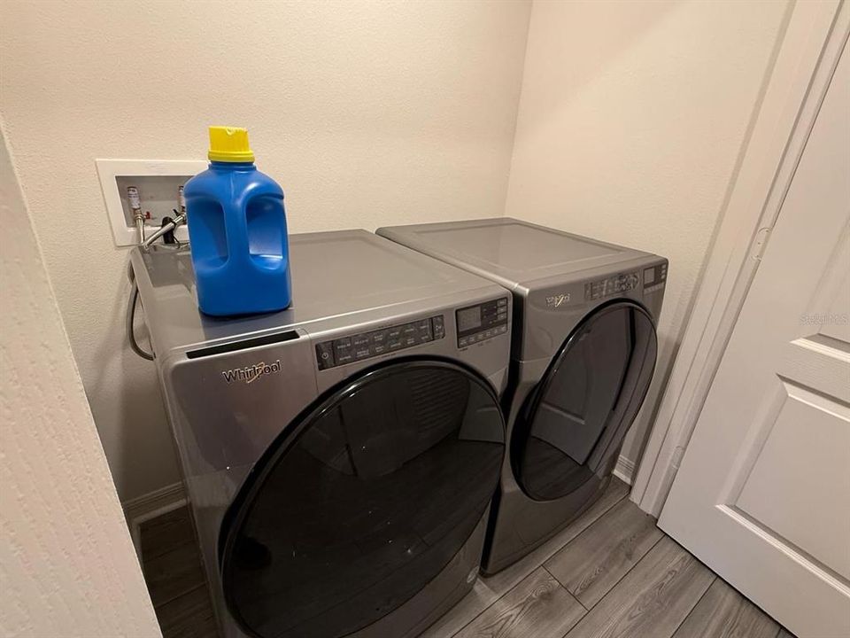 Active With Contract: $250,000 (3 beds, 2 baths, 1273 Square Feet)