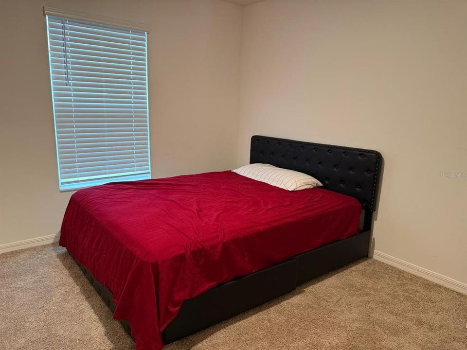 Active With Contract: $250,000 (3 beds, 2 baths, 1273 Square Feet)