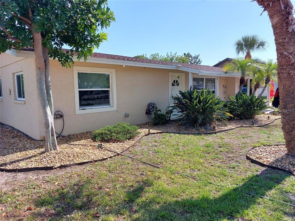 For Rent: $3,200 (2 beds, 2 baths, 1176 Square Feet)