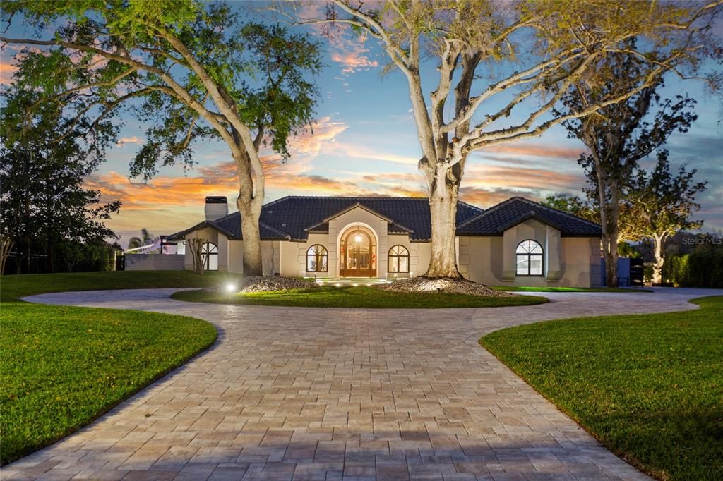 最近售出: $3,500,000 (4 贝兹, 3 浴室, 5365 平方英尺)