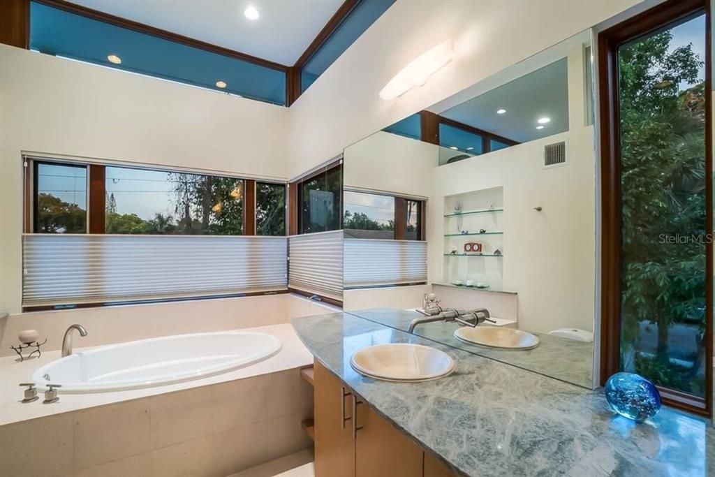 En Venta: $2,150,000 (3 camas, 3 baños, 2939 Pies cuadrados)