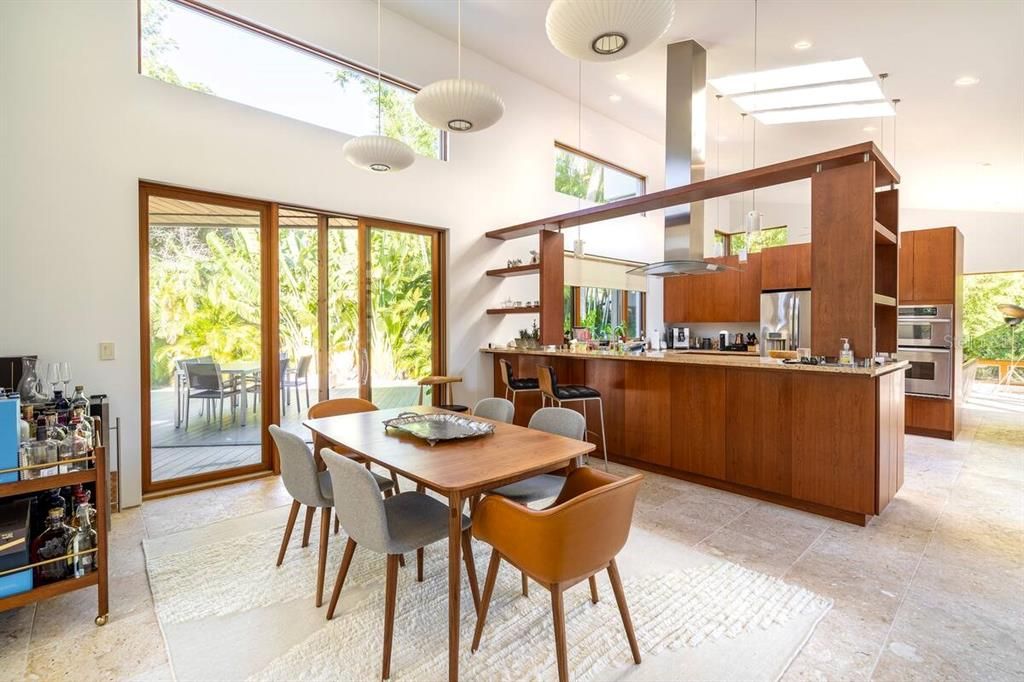 En Venta: $2,150,000 (3 camas, 3 baños, 2939 Pies cuadrados)